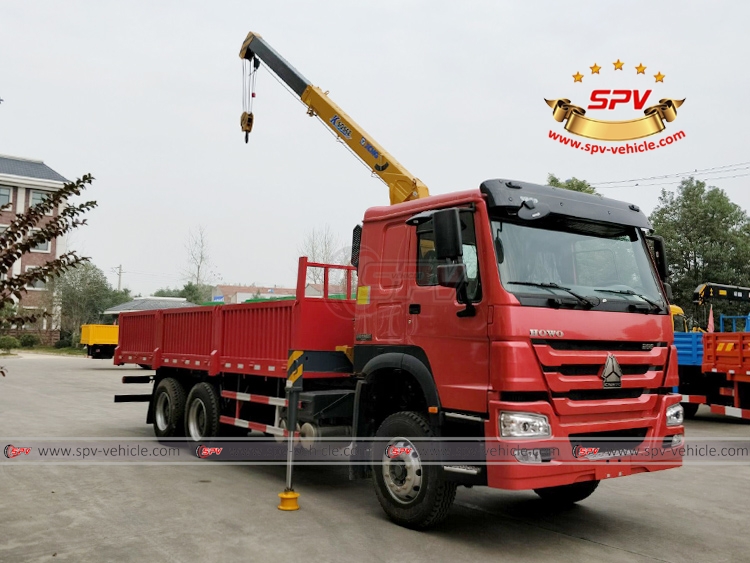 Cargo Truck With Crane  Sinotruk - RF